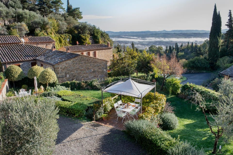 Porta Castellana B&B - Apartment Hotel in Montalcino