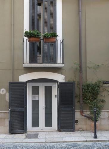 Bari LandLord 31- Old Town Apartment Hotel in Bari