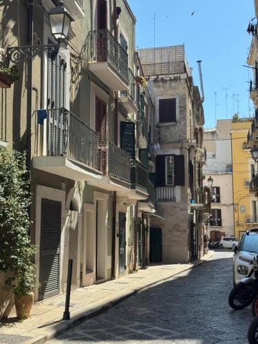 Bari LandLord 31- Old Town Apartment Hotel in Bari