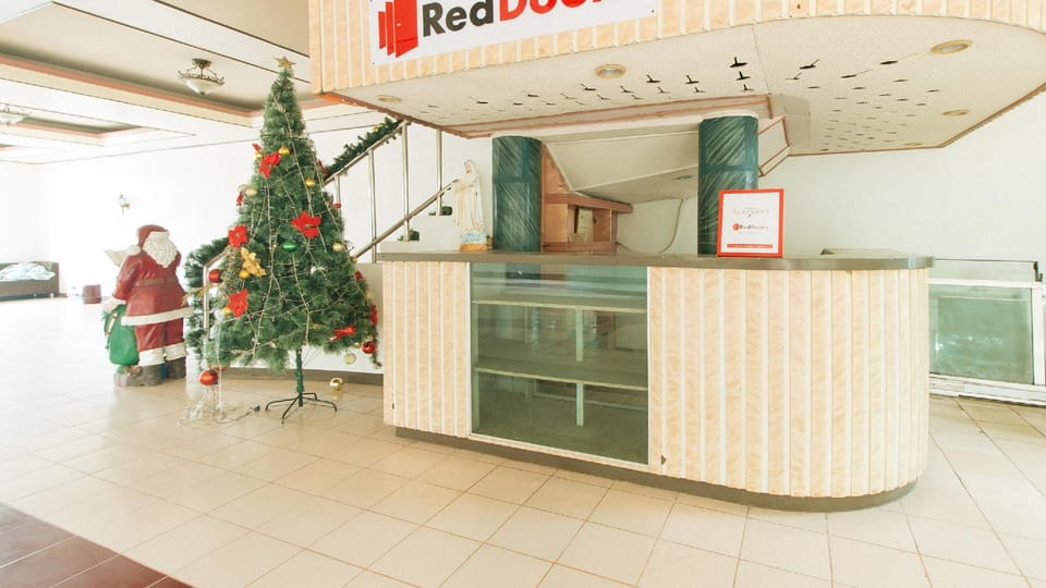 RedDoorz @ Royal Grande Beach Resort Batangas  Hotel in Calabarzon