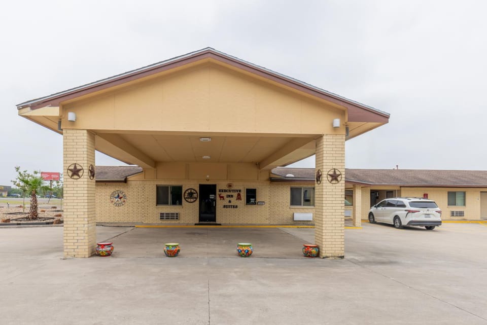 Freer Executive Inn and Studios Hotel in Rio Grande