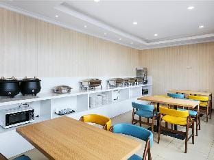 Hanting Premium Hotel Hangzhou Linping Yintai City Metro Station Hotel in Hangzhou