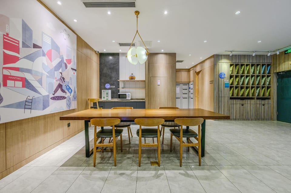 Hanting Premium Hotel Xi'An Taibai Nan Road Metro Stationn Hotel in Xian