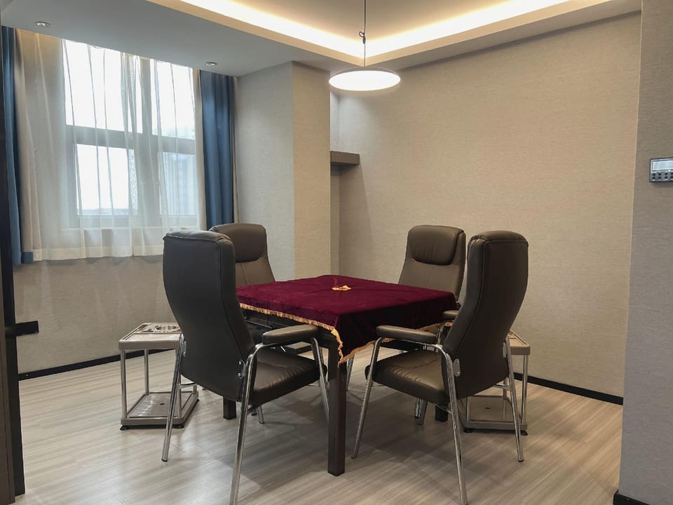 Starway Hotel Linhai Duqiao Baolong Square Hotel in Zhejiang