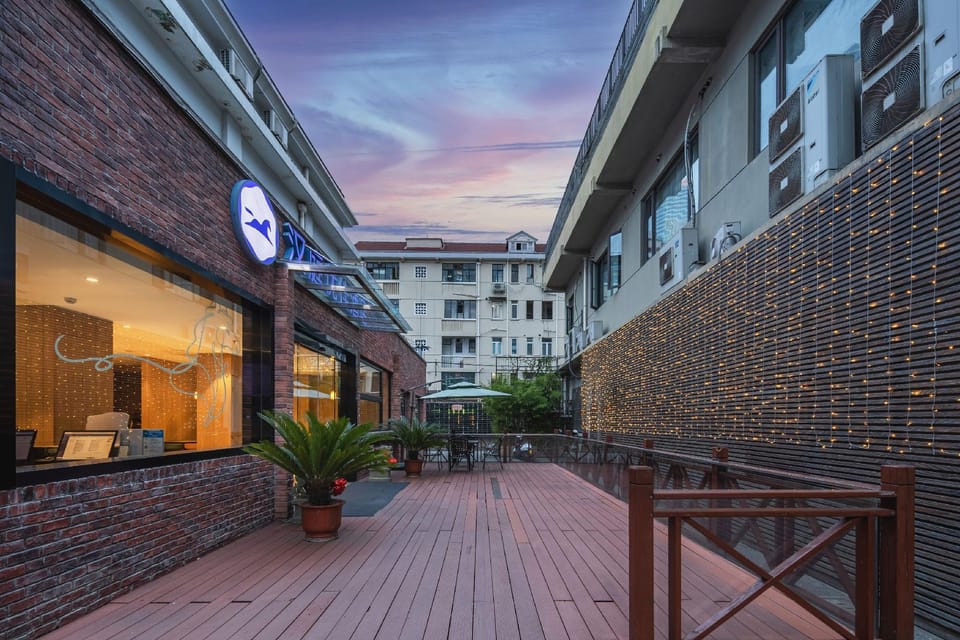 Hanting Premium Hotel Shanghai Loushanguan Road Metro Station Hotel in Shanghai
