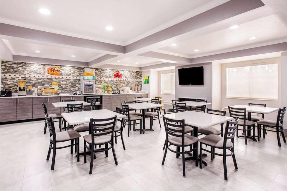 Quail Inn and Suites Hotel in Myrtle Beach