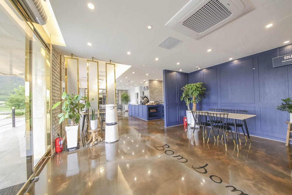 Hadong Hotel Bombom Motel in South Korea