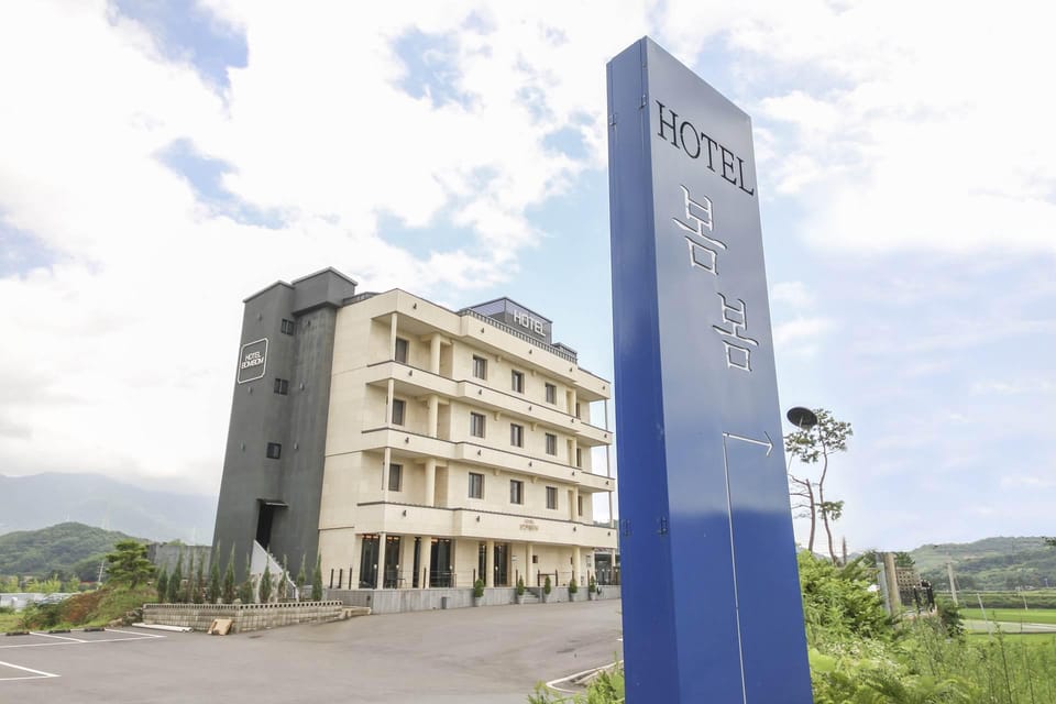 Hadong Hotel Bombom Motel in South Korea