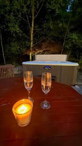 Bluebell Cottage - with hottub Hotel in Newry
