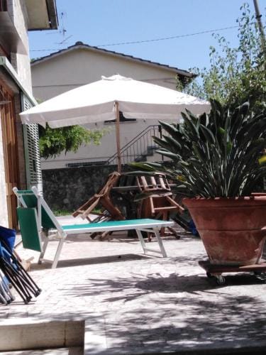 Il semaforo Una o due camere matrimoniali con bagno a pochi passi dal centro Pietrasanta, con Wi-Fi Hotel in Pietrasanta