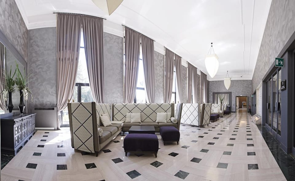 Shared lounge/TV area