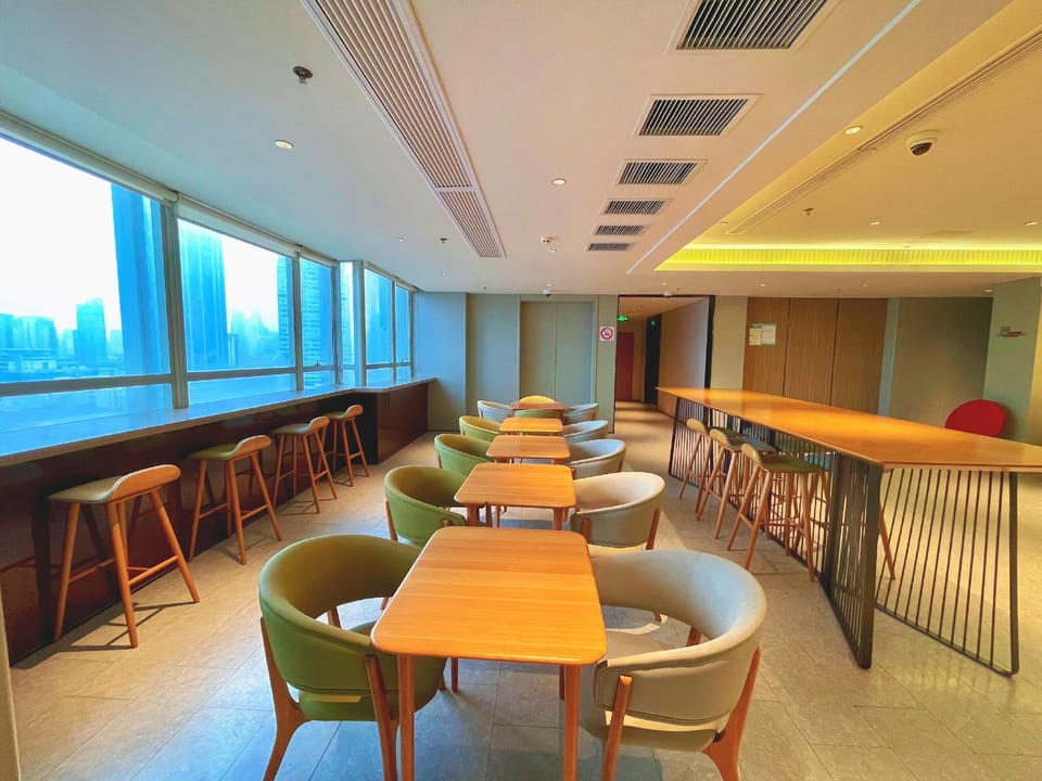 Ji Hotel Shanghai People's Square Chengdu North Road Hotel in Shanghai