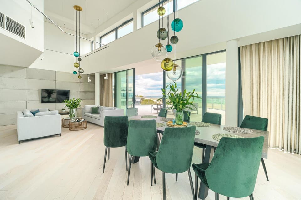 Shared lounge/TV area