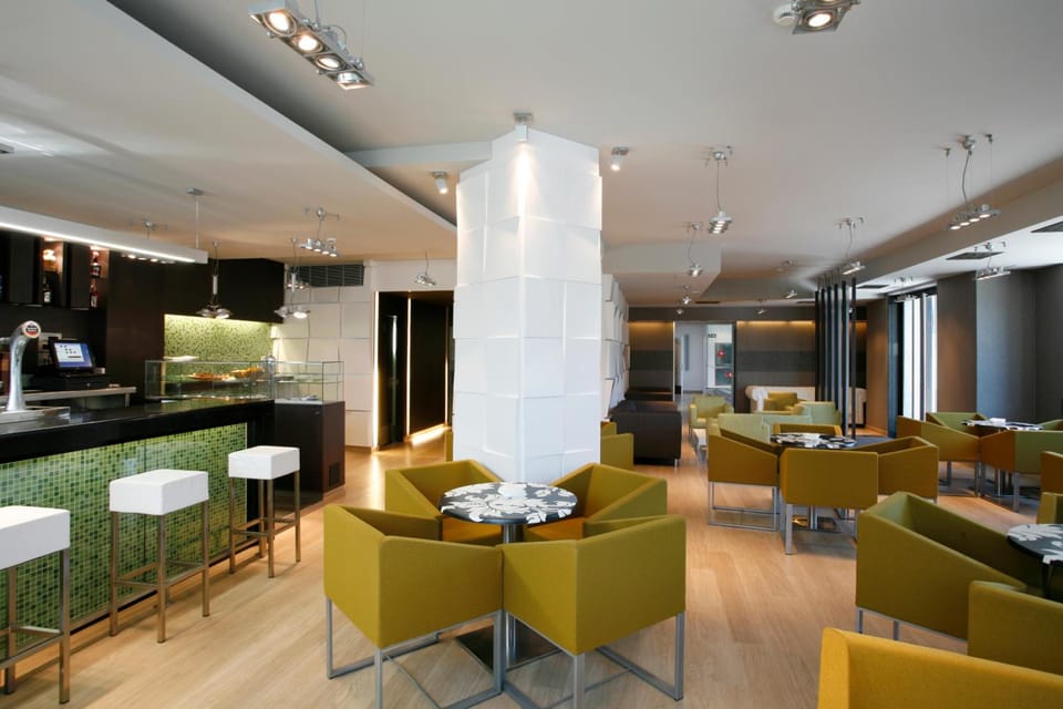 Shared lounge/TV area
