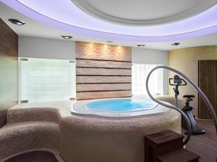 Hot tub