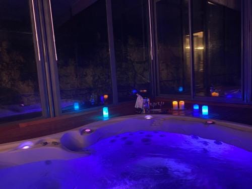 Promo Automne et Jacuzzi 1H Offerte-Domaine Spa Perret-3Ha-MasterSuite en B&B au Chateau Art Deco ou Hotel in Île-de-France