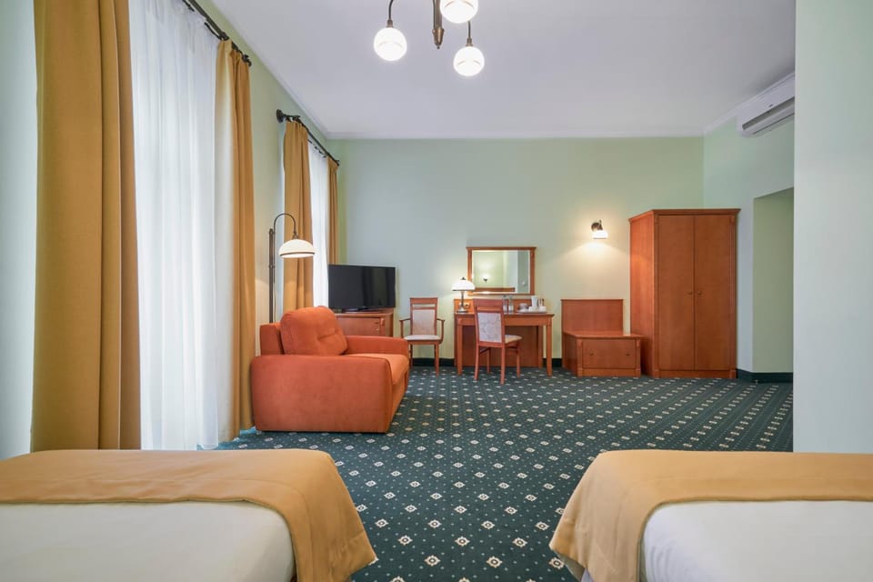 Shared lounge/TV area