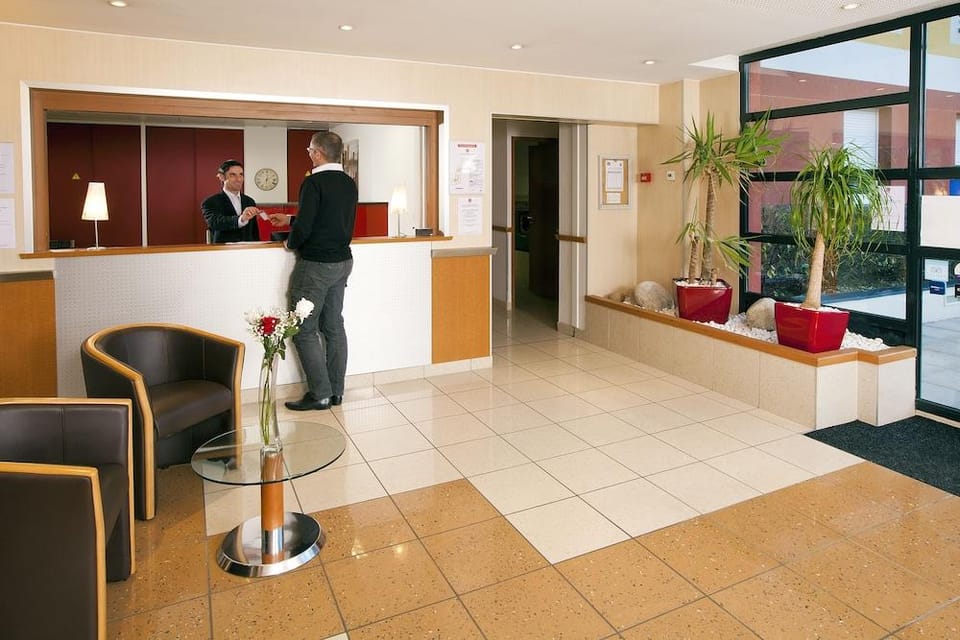 Séjours et Affaires Saint-Genis Hotel in Canton of Geneva