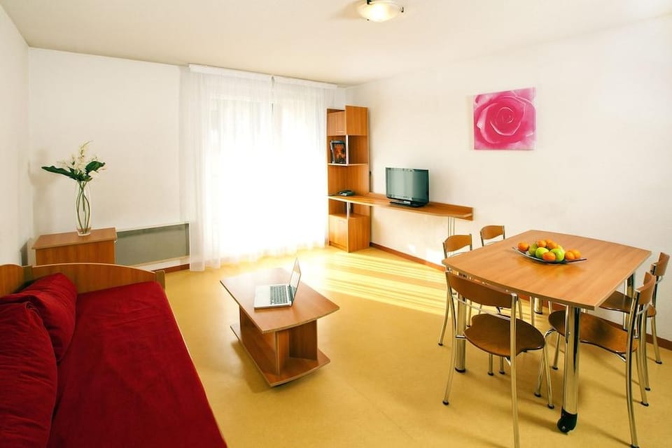 Séjours et Affaires Saint-Genis Hotel in Canton of Geneva