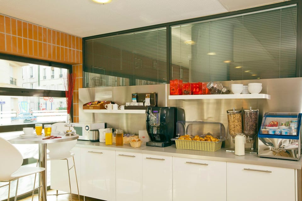 Sejours et Affaires Montreuil Saint-Mandé Hotel in Paris