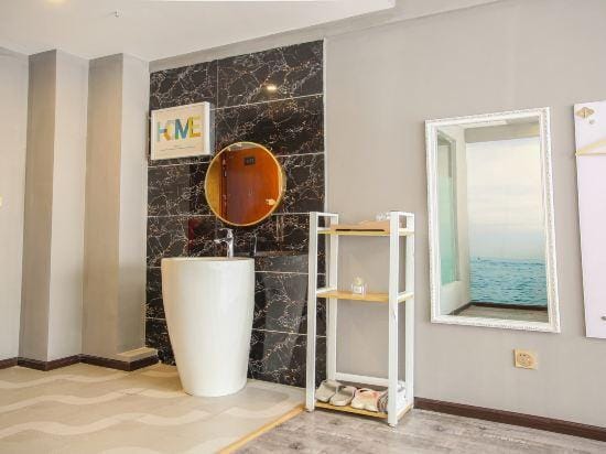 British E Style Hotel (Kun Ming Yue Wan) Hotel in China