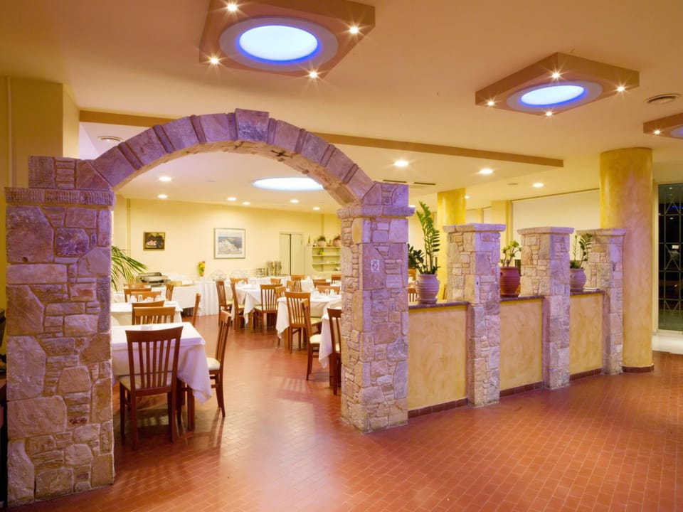 Thomas Beach Hotel Hotel in East Attica Regional Unit, Greece