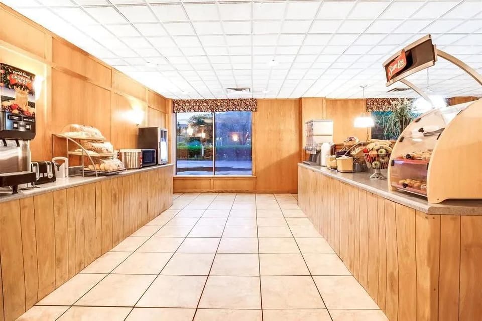 Finger Lakes Inn & Suites Hotel in Bath