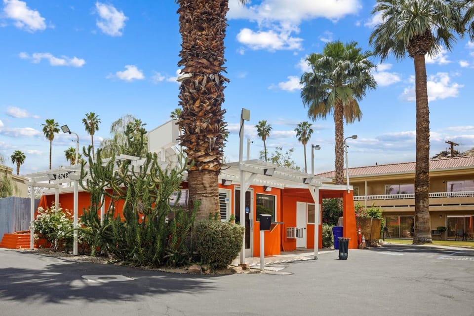 Sol Springs Inn Hotel in Cathedral City