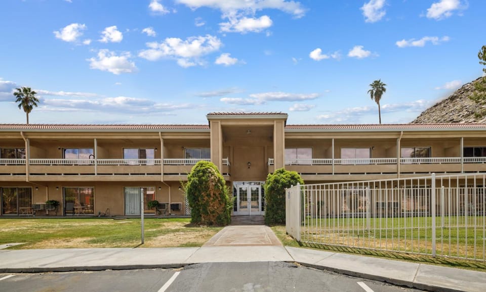 Sol Springs Inn Hotel in Cathedral City