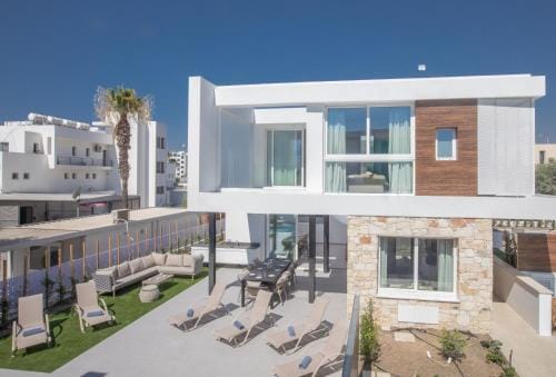 Kube Luxury Villas Hotel in Ayia Napa