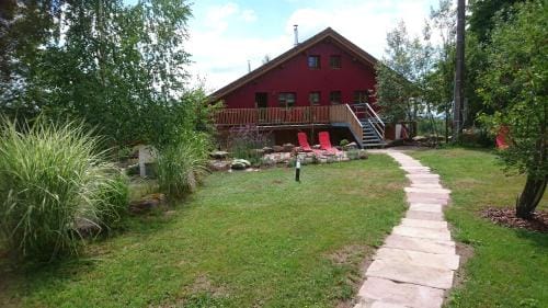 "Chambre Merisier" dans une ferme avec etang prive au coeur de la region des mille etangs, Faucogney Hotel in Vosges