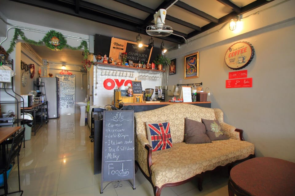 OYO 421 Guyasuka Hostel & Cafe Hotel in Bangkok