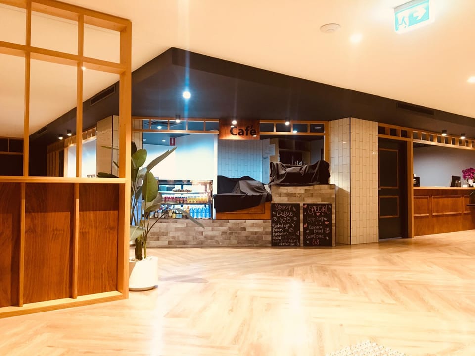 Woodroffe Hotel Hotel in Main Beach