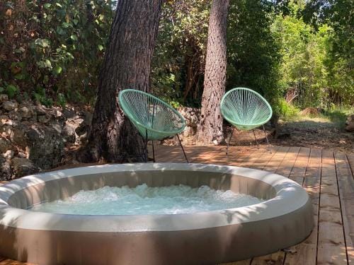 Les roulottes de Bayama - logement insolite avec jacuzzi Lodge in Mougins