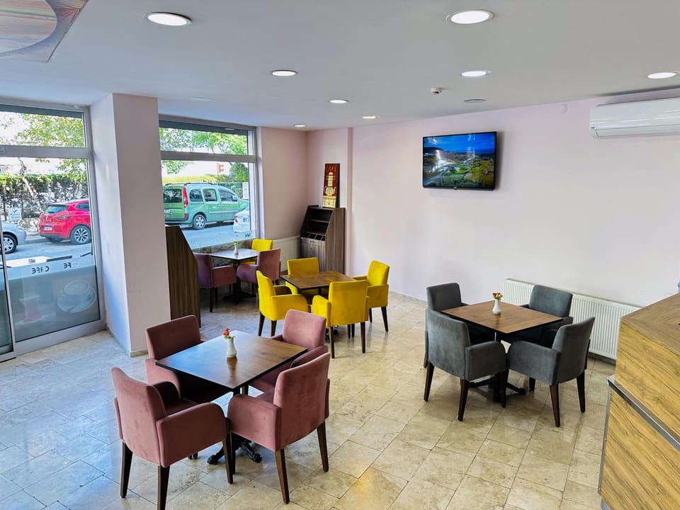 Shared lounge/TV area