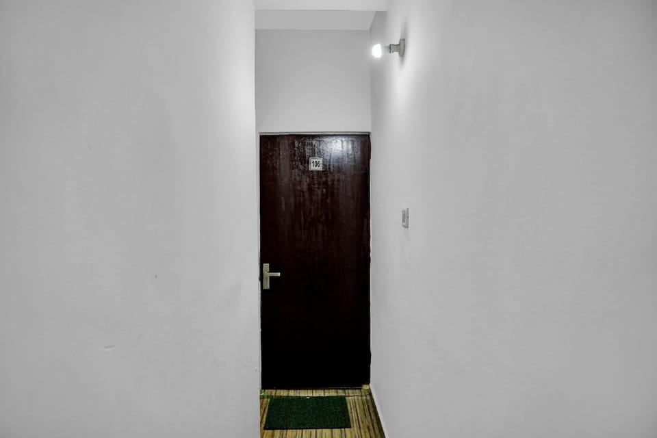 Hotel O Sky View Residency Hotel in Delhi