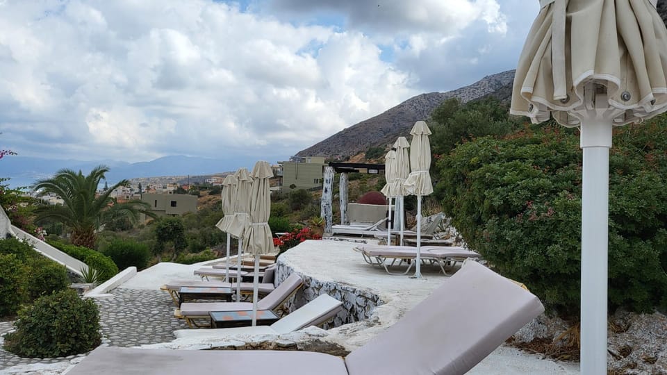 Private Apartment Sea View Hotel in Piskopiano