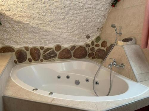 Casa Job - Gasthaus - Sauna, Whirlpool - Trun Inn in Canton of Grisons