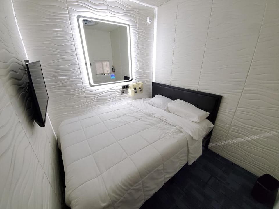 Hotel BnB Capsule hotel in South Loop