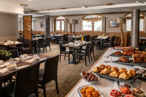 Hotel Ski Lodge - Chambres & Appartements - Village Montana Hotel in Val dIsere