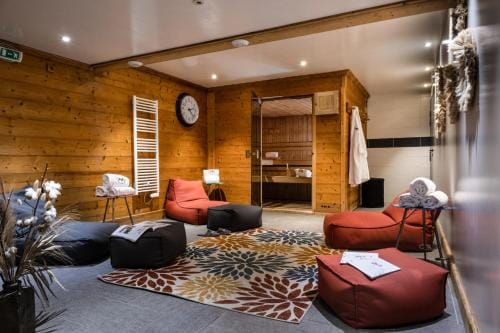 Hotel Ski Lodge - Chambres & Appartements - Village Montana Hotel in Val dIsere