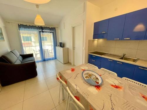 Three-room Apartment For 6 Guests Ideal For Holidays Hotel in Porto Santa Margherita