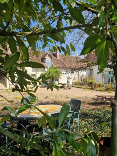 Ferme equestre & Chambres d'hotes Gateau Stables proche Guedelon Hotel in Centre-Val de Loire