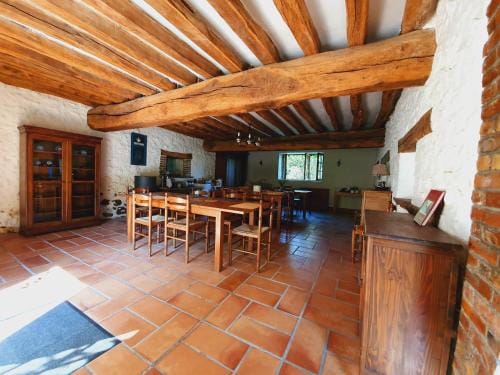 Ferme equestre & Chambres d'hotes Gateau Stables proche Guedelon Hotel in Centre-Val de Loire