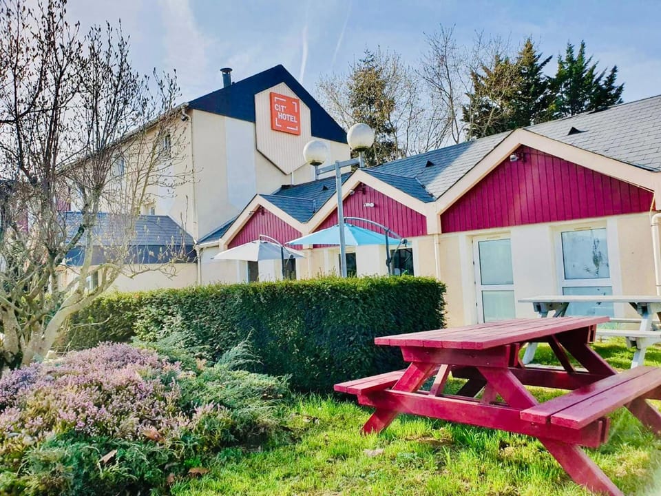 Cit'hotel Design Booking Evry Saint-Germain-les-Corbeil Senart Hotel in Île-de-France