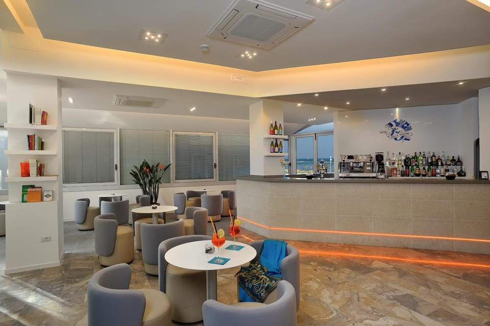 Bar/lounge