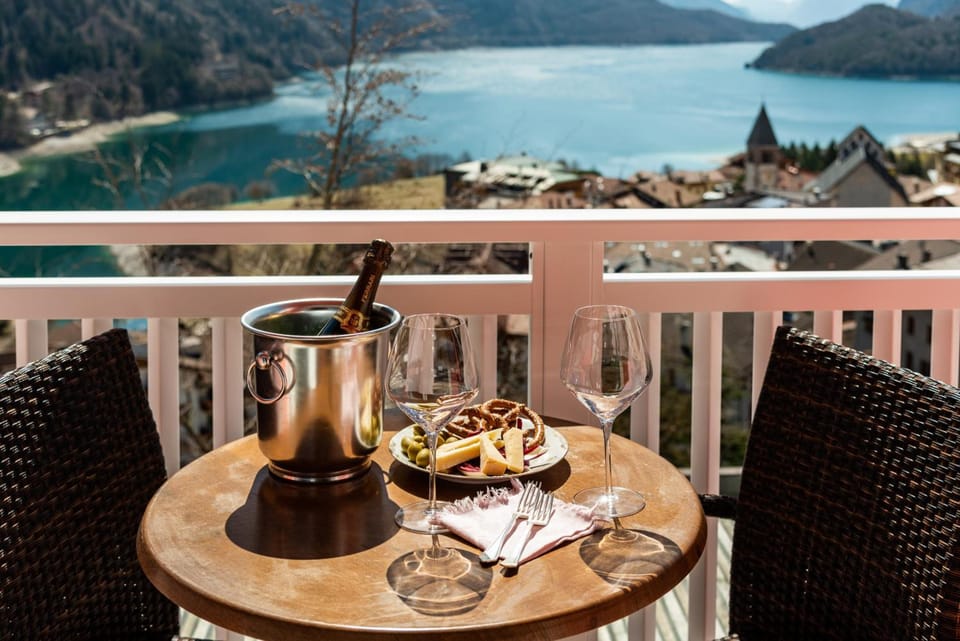 Hotel Londra Slow Living Molveno Hotel in Molveno