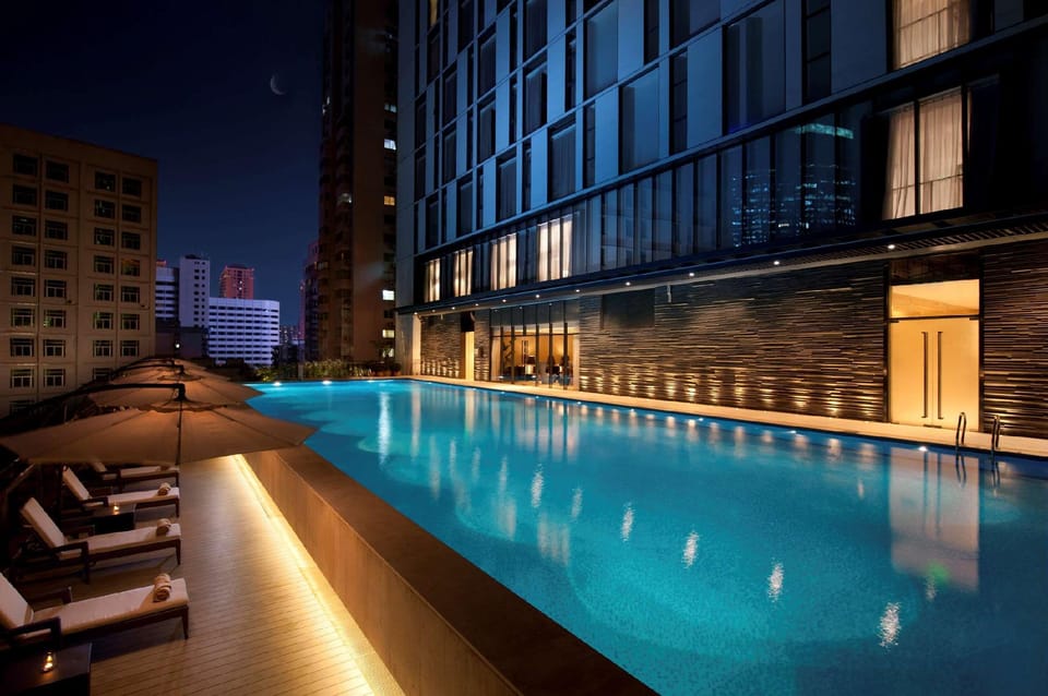 Swimming pool [outdoor]