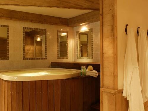 Le Hameau de la Sapiniere Hotel in Les Allues