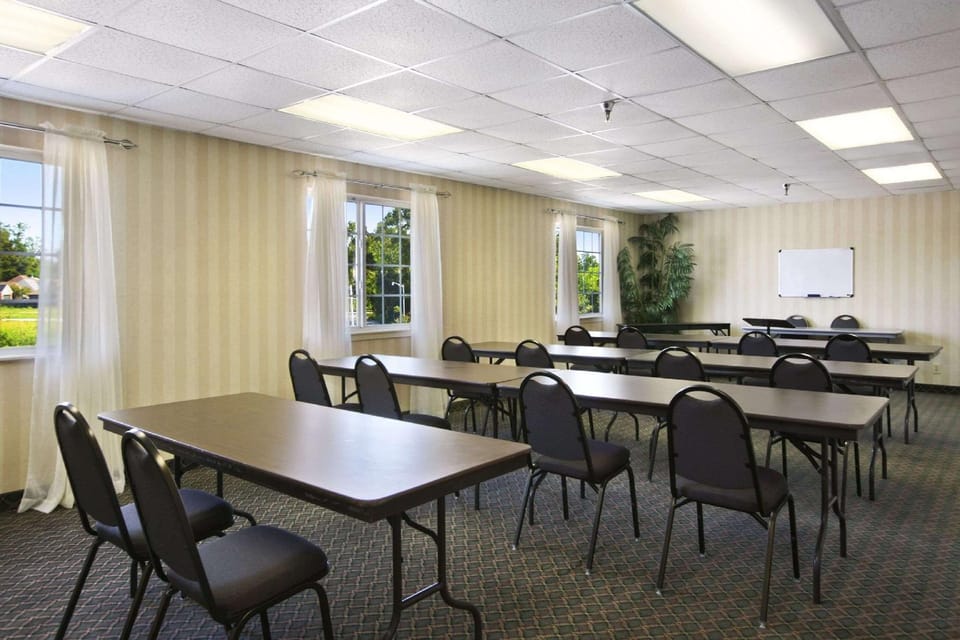 Microtel Inn & Suites by Wyndham Baton Rouge Hotel in Baton Rouge